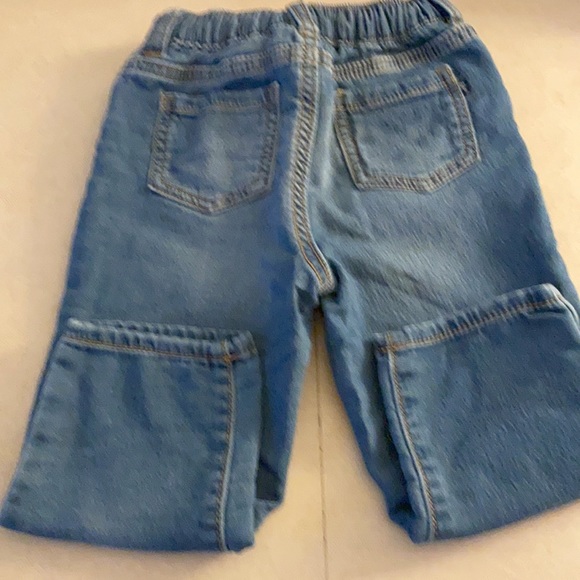 24 months, boys Osh Kosh jeans and Gildan 2T tie dye T-shirt - Picture 6 of 7